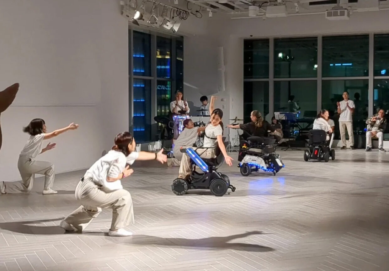 終了:車椅子ロボットダンス公演